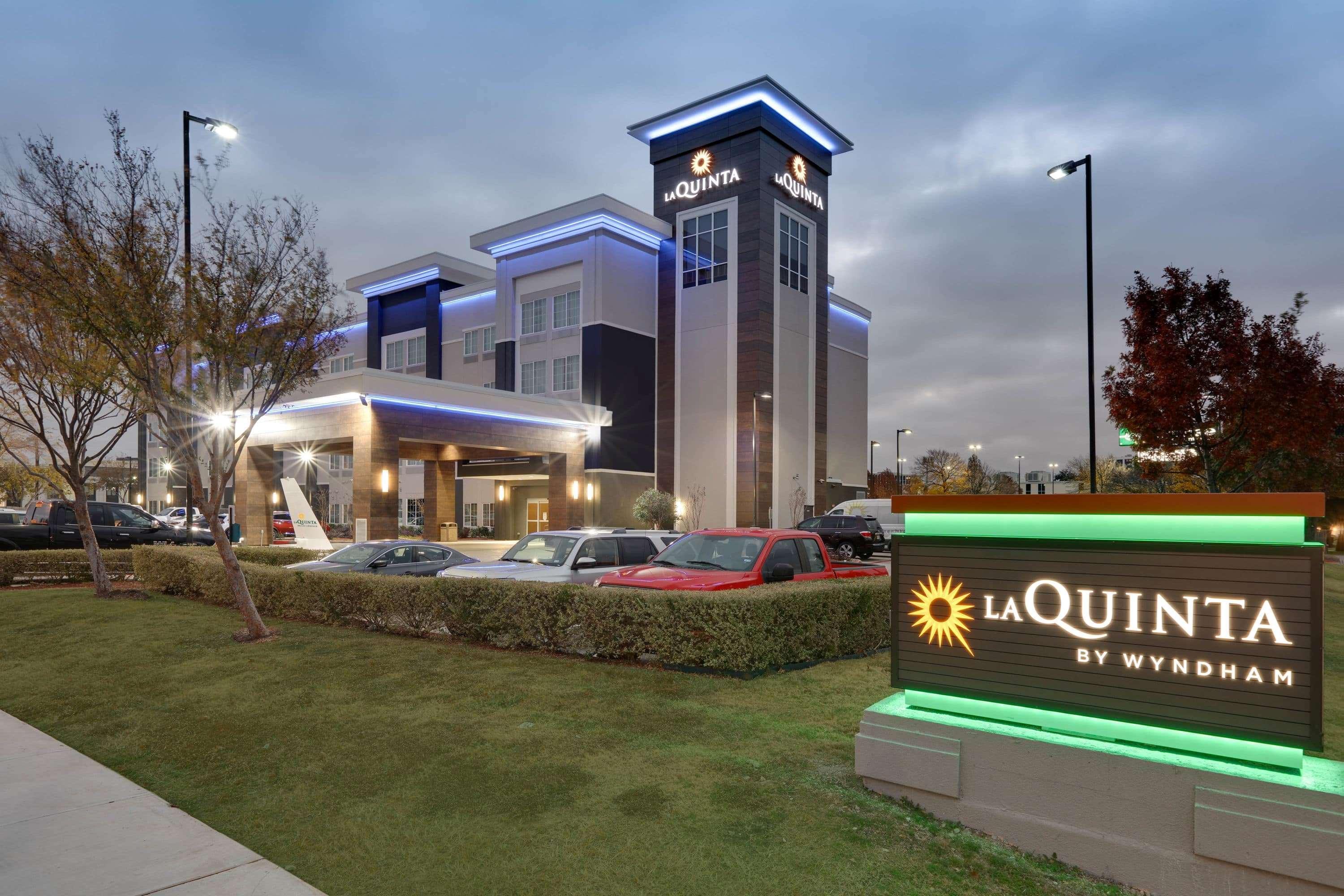 La Quinta By Wyndham Dallas Love Field Екстериор снимка